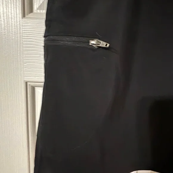 32 Degrees Classic Black Skort with Pockets - Picture 3 of 16